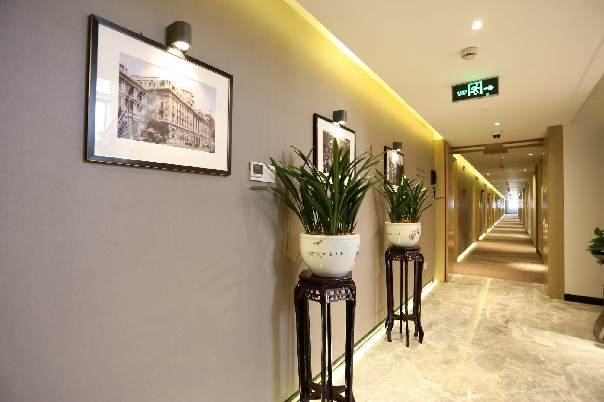 Jinjiang Metropolo Classiq Shanghai Nanjing Road Экстерьер фото